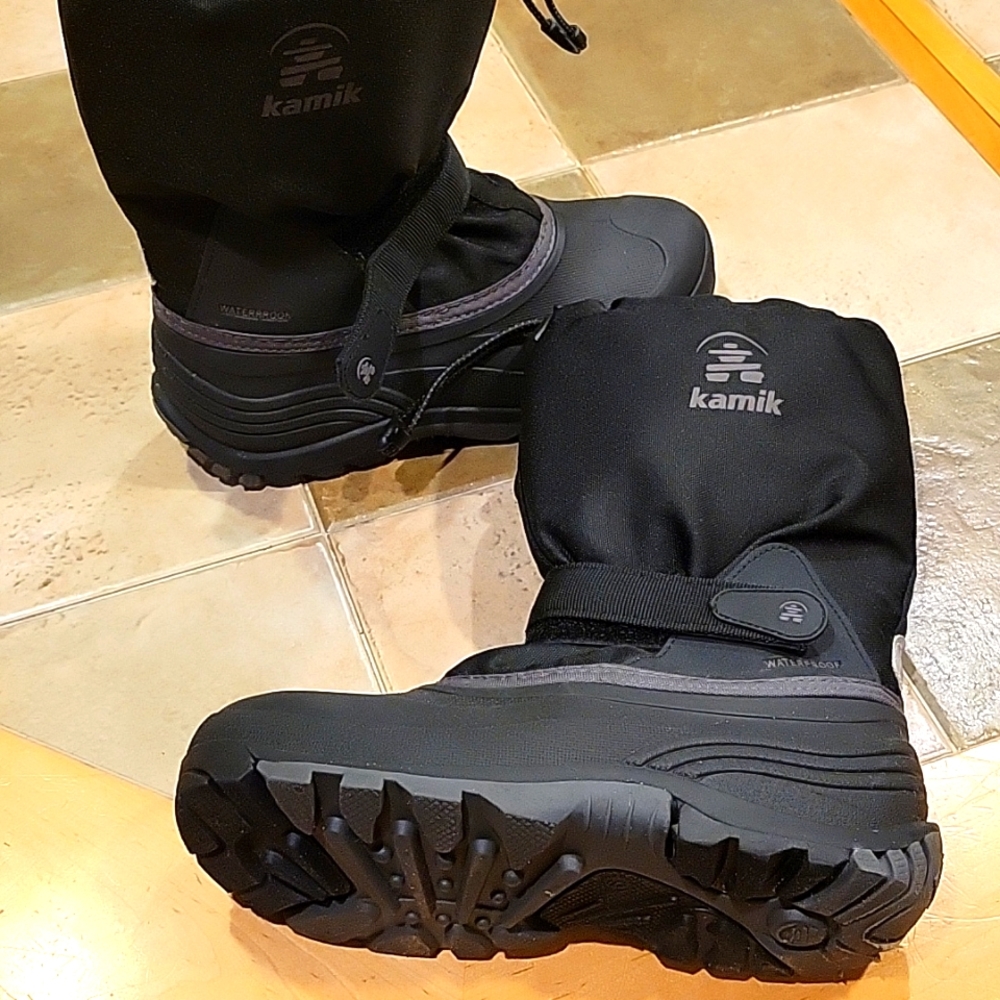 KAMIK Boys winter boots.  Very warm!